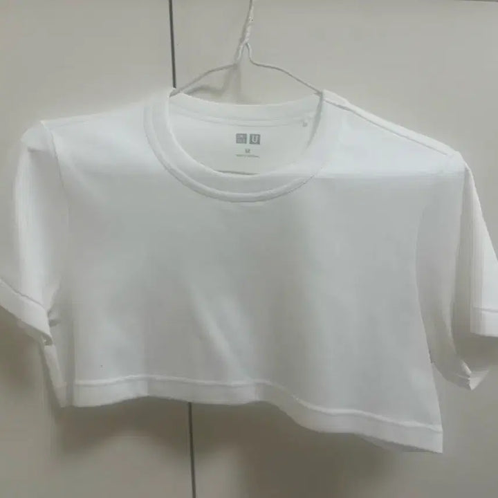 [BUNJANG] Uniqlo Underboob Crop Top Ivory / (새옷) 유니클로 언더붑 크롭티 아이보리