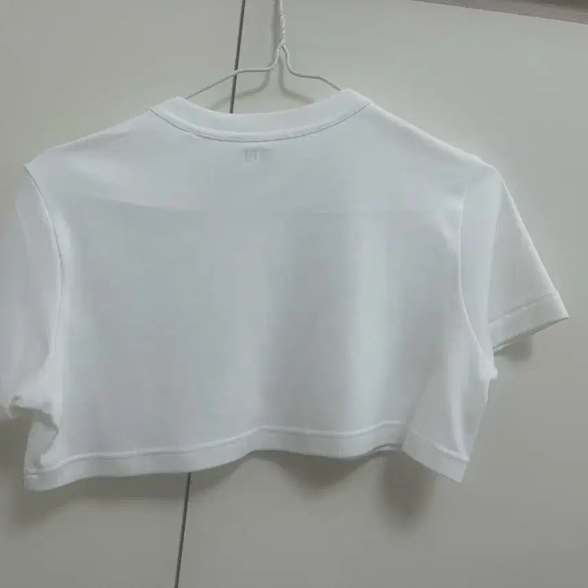 [BUNJANG] Uniqlo Underboob Crop Top Ivory / (새옷) 유니클로 언더붑 크롭티 아이보리