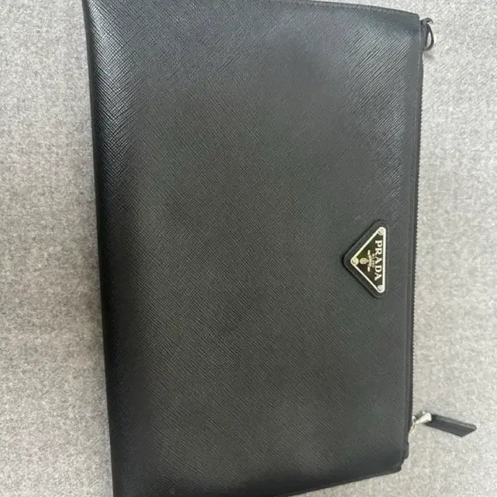 [SOLD OUT] 프라다 블랙 사피아노 클러치 백