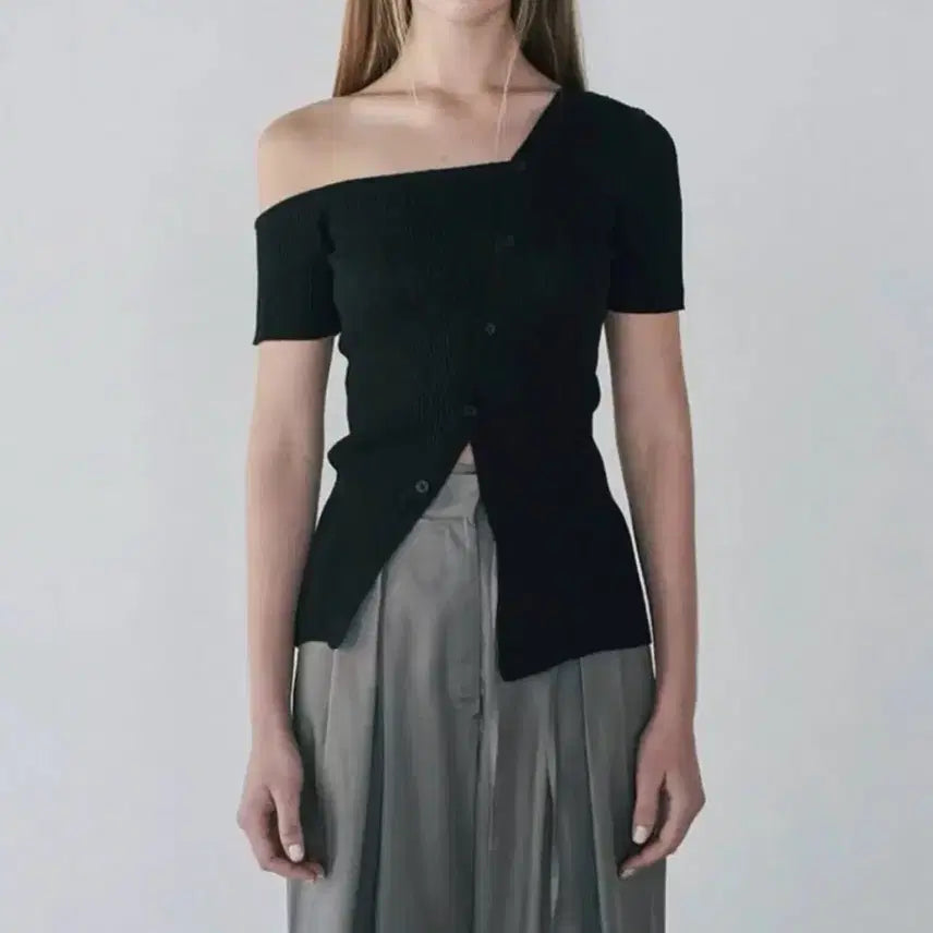 [BUNJANG] Diagonal Off-Shoulder Knit Short Sleeve Top / 다이애그널 오프숄더니트 오프숄더반팔