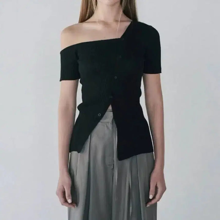 [BUNJANG] Diagonal Off-Shoulder Knit Short Sleeve Top / 다이애그널 오프숄더니트 오프숄더반팔