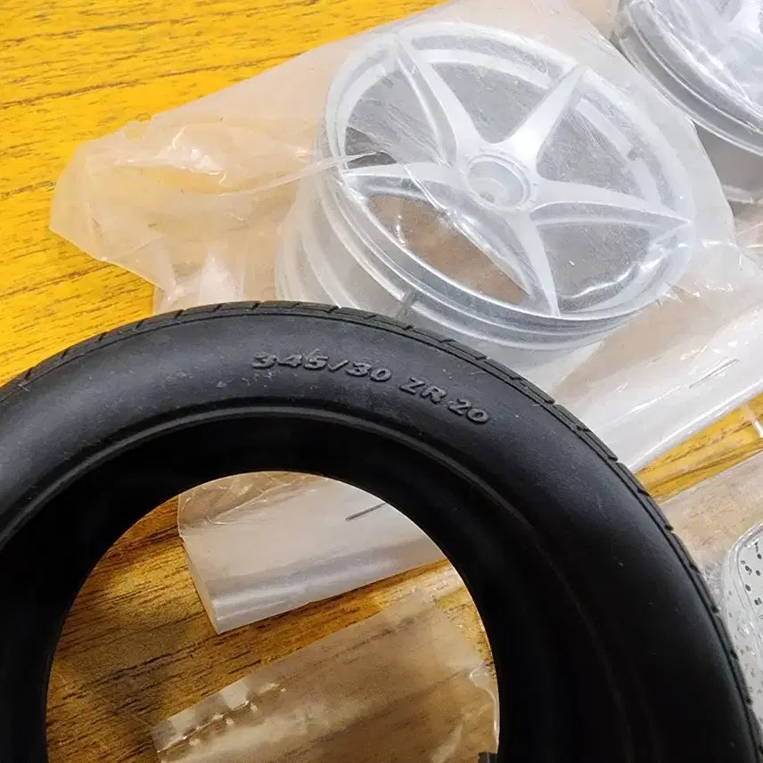 [BUNJANG] DeAgostini 1/8 Ferrari LaFerrari Wheel Set / 1/8 페라리 라페라리 다이캐스트 휠 데아고스티니