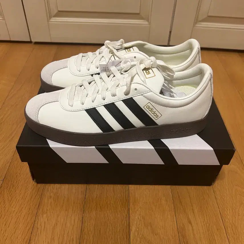 [BUNJANG] Adidas Court Classic "Core Black" Sneakers / 아디다스 코트 클래식 코어 블랙 260
