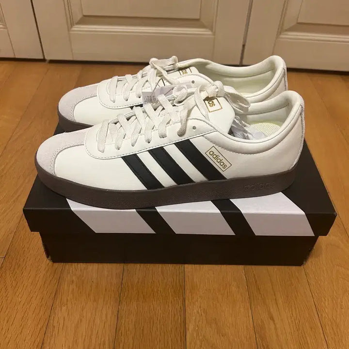 [BUNJANG] Adidas Court Classic "Core Black" Sneakers / 아디다스 코트 클래식 코어 블랙 260