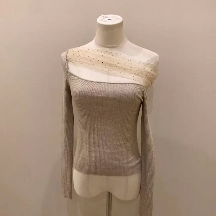 [BUNJANG] Beige Off-Shoulder Sequin Knit Long Sleeve / 베이지 오프숄더 롱슬리브 시퀸 니트