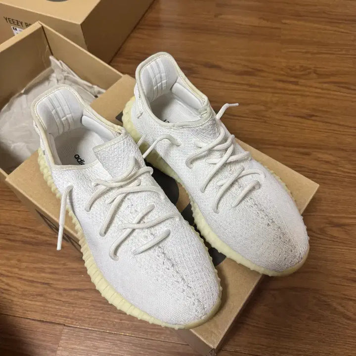 [BUNJANG] Adidas Yeezy Boost 350 V2 Cream White Sneakers / 아디다스 이지부스트 350 V2 크림화이트