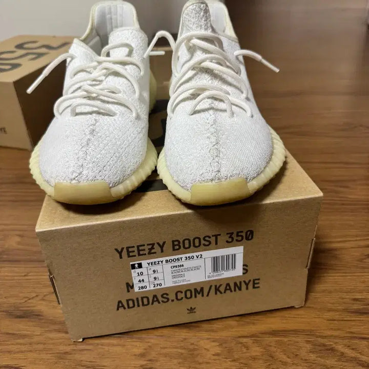 [BUNJANG] Adidas Yeezy Boost 350 V2 Cream White Sneakers / 아디다스 이지부스트 350 V2 크림화이트