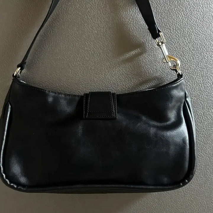 [BUNJANG] Yeomim Black Buckle Shoulder Bag / 여밈 블랙 버클 숄더백 미니백