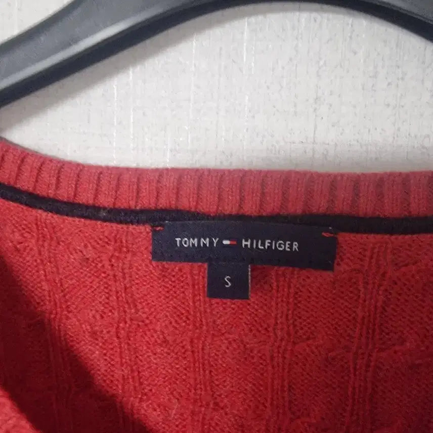 [BUNJANG] Tommy Hilfiger Cable Knit Sweater / 타미힐피거 브이넥 케이블 니트 레드