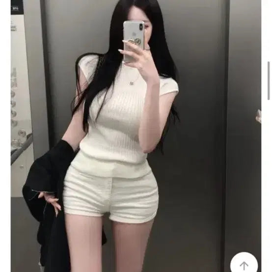 [BUNJANG] IVE Wavy Half-Neck Knit Top White / 아이레브 웨이비 반목 반팔 니트 화이트(1회착용)