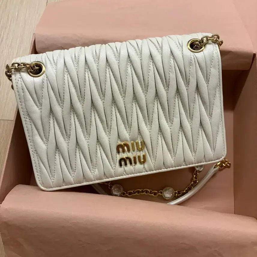 [BUNJANG] Miu Miu Matelassé Crystal Bag / 미우미우 마테라쎄 나파레더 크리스탈백 5bp065