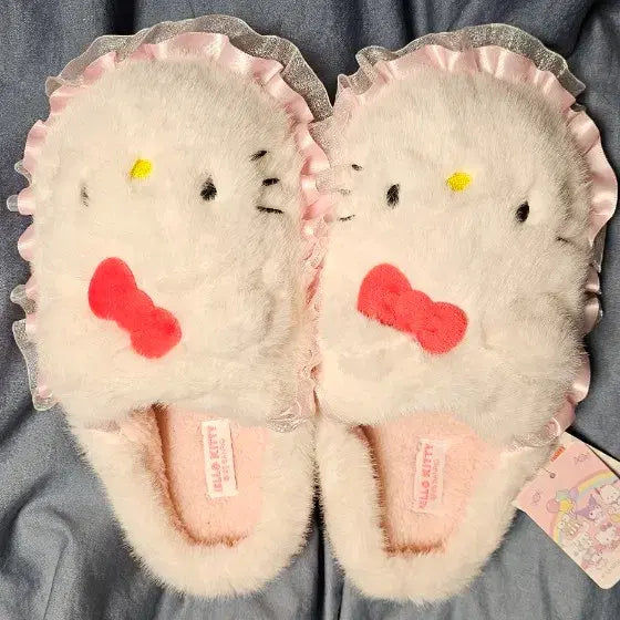 [BUNJANG] Hello Kitty Fluffy Slippers / 헬로키티 털 슬리퍼 룸슈즈