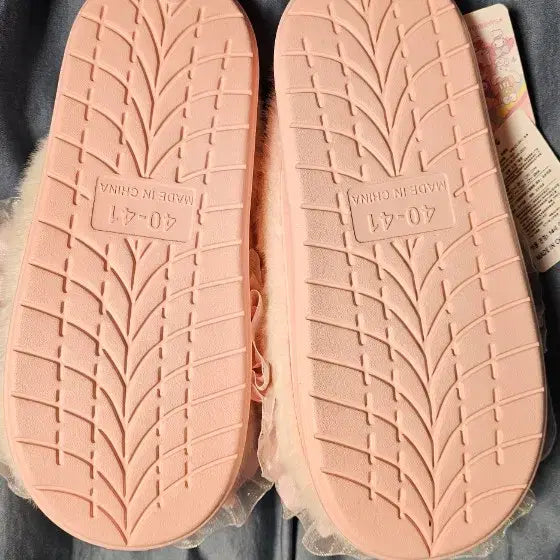 [BUNJANG] Hello Kitty Fluffy Slippers / 헬로키티 털 슬리퍼 룸슈즈