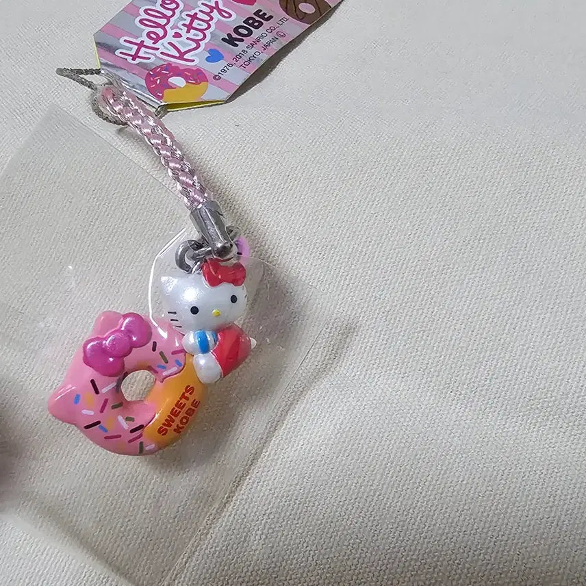 [BUNJANG] Sanrio Hello Kitty Kobe Donut Strap (Limited Edition) / 키티 고베 도넛 스트랩
