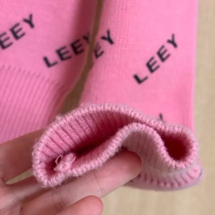[SOLD OUT] LEEY 핑크색 로고 니트