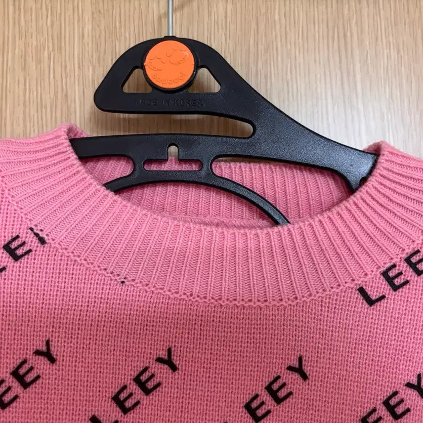 [SOLD OUT] LEEY 핑크색 로고 니트