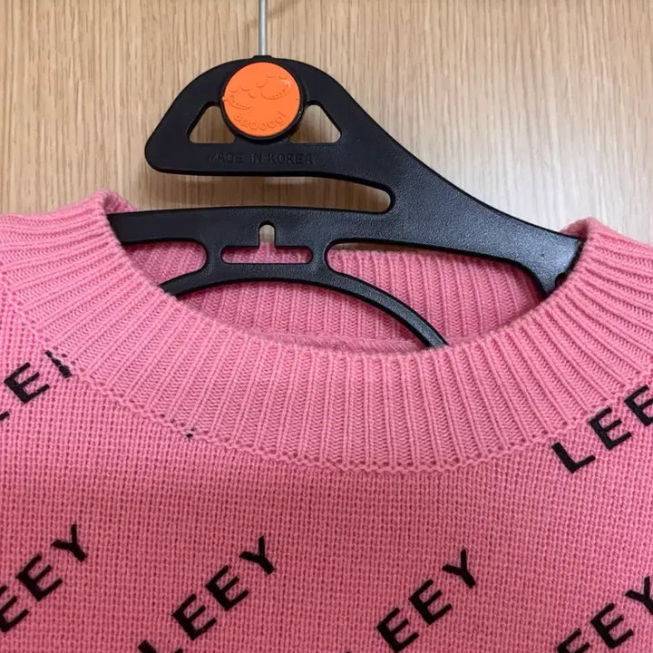 [SOLD OUT] LEEY 핑크색 로고 니트
