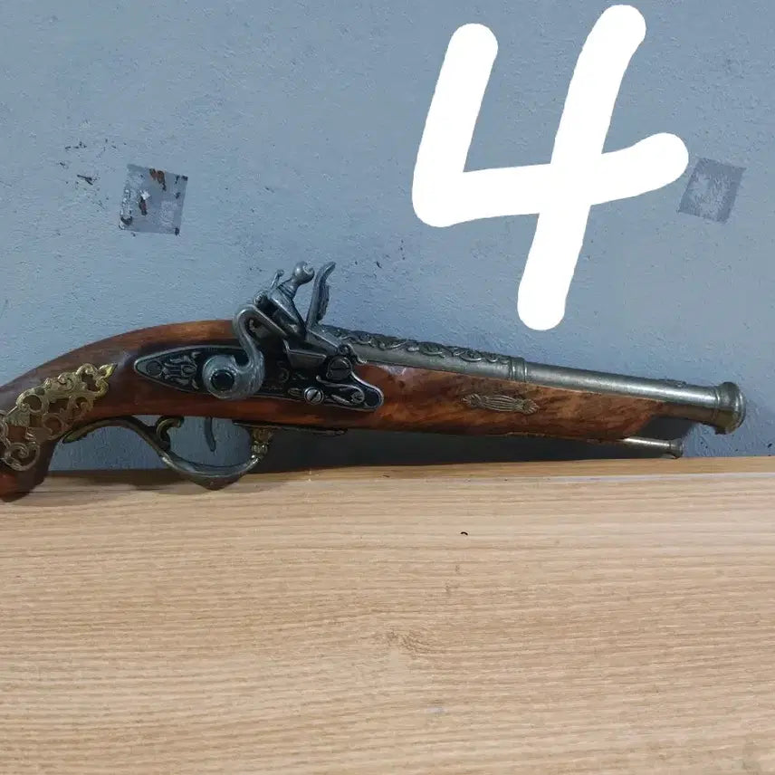 [BUNJANG] Spanish Powder Flask and Gun Decorative Set / 스페인 화약통 총 장식품