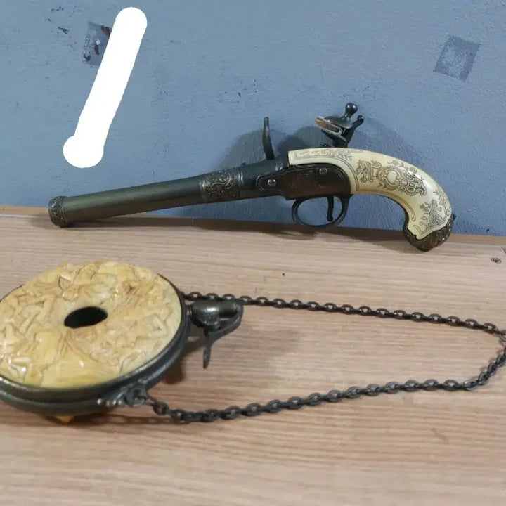 [BUNJANG] Spanish Powder Flask and Gun Decorative Set / 스페인 화약통 총 장식품