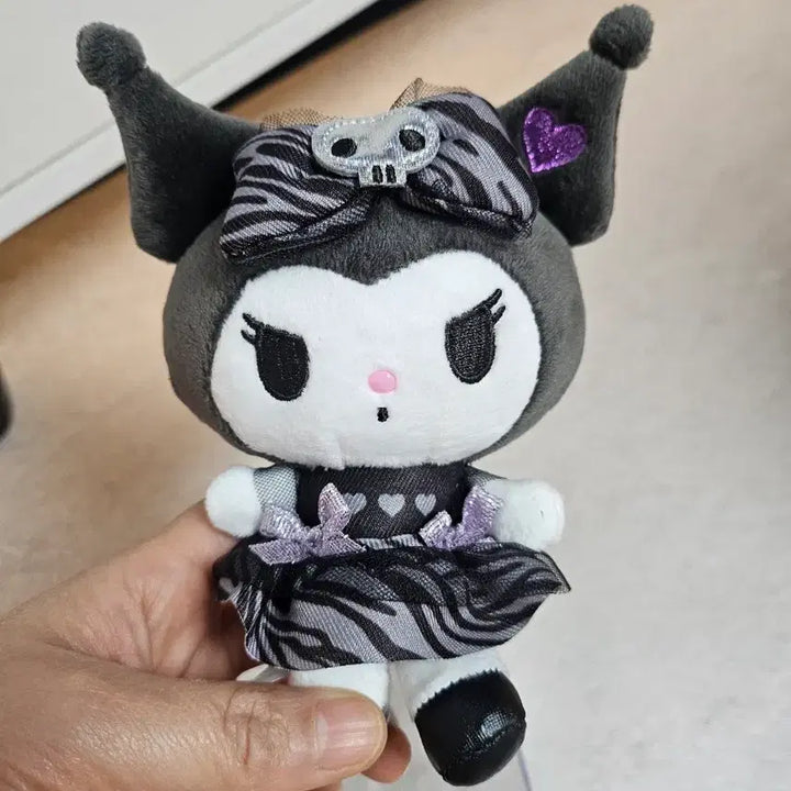 [BUNJANG] Sanrio Kuromi Monotone Mascot Keyring / 산리오 모노톤 시리즈  쿠로미 마스코트 인형키링