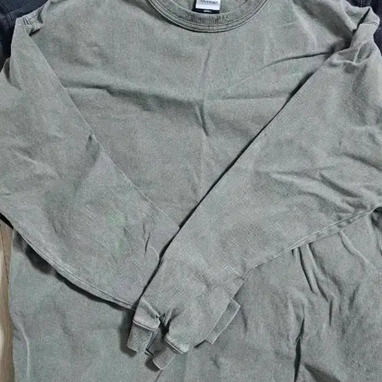 [BUNJANG] Outstanding Long Sleeve T-Shirt / 아웃스탠딩 롱슬리브s