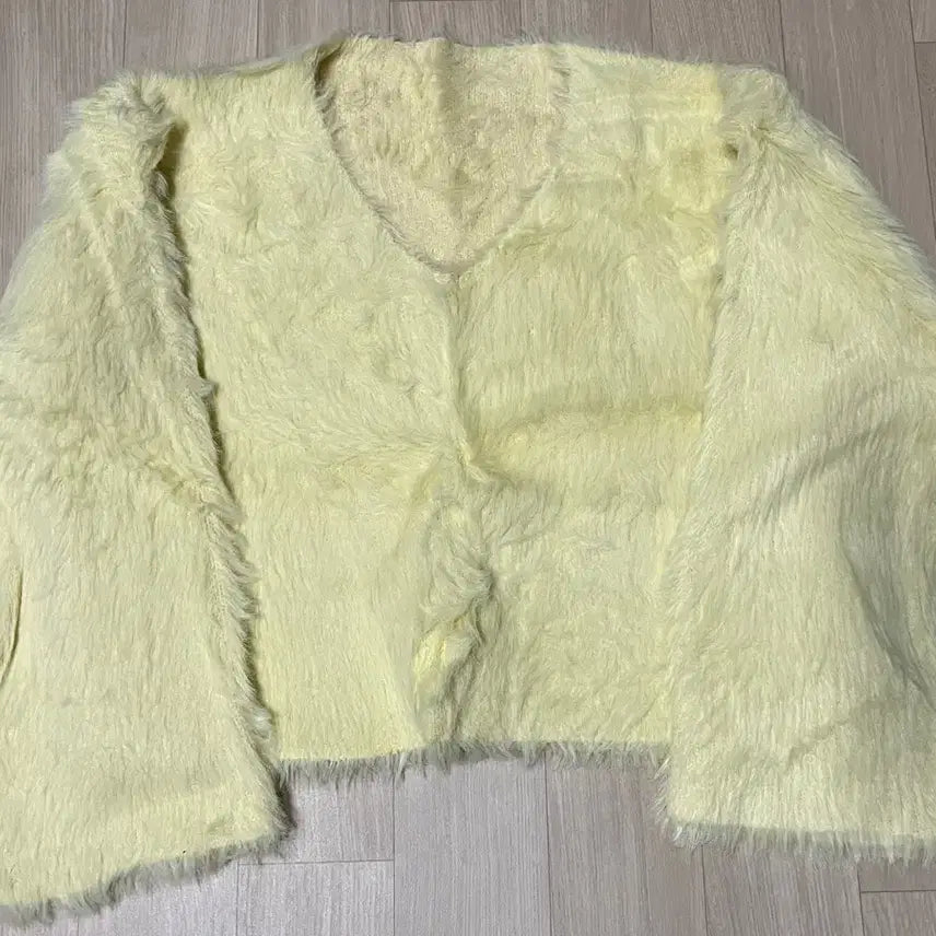 [BUNJANG] Light Yellow Faux Fur Cropped Knit Sweater / 연노랑 퍼 크롭 니트