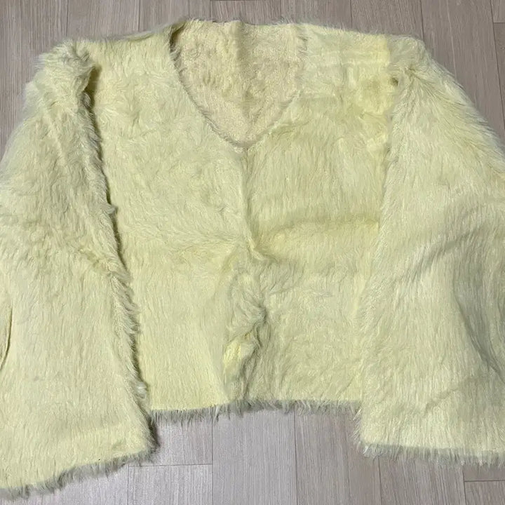 [BUNJANG] Light Yellow Faux Fur Cropped Knit Sweater / 연노랑 퍼 크롭 니트
