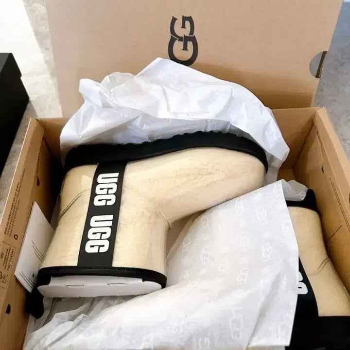 [SOLD OUT] UGG 어그 클리어 미니 부츠 새상품