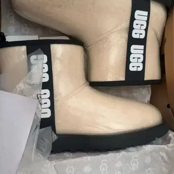 [SOLD OUT] UGG 어그 클리어 미니 부츠 새상품
