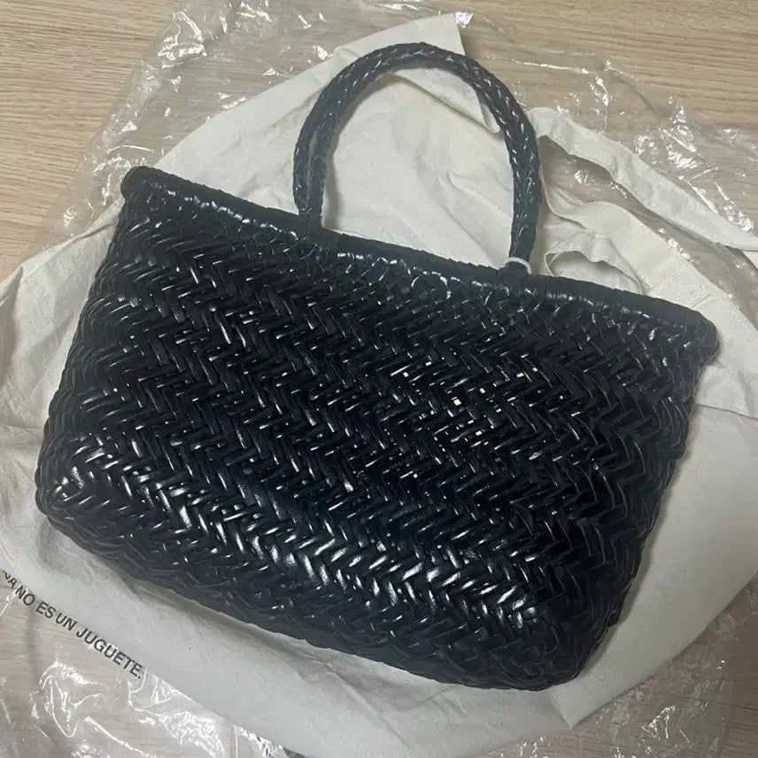 [BUNJANG] Dragon Diffusion Mini Flat Gora Black Tote Bag / 드래곤 디퓨전 미니 플랫 고라 블랙 토트백