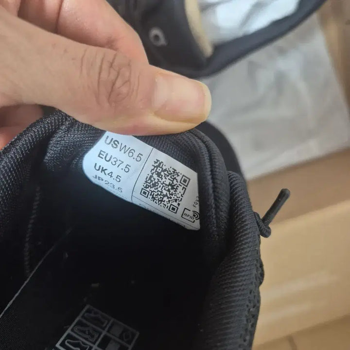 [BUNJANG] On Running Shoes 230 Size / 온러닝 새상품 230사이즈