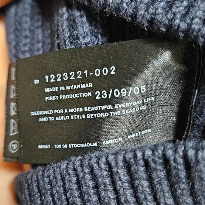 [BUNJANG] ARKET Navy Knit Sweater / ARKET 아르켓 네이비 니트