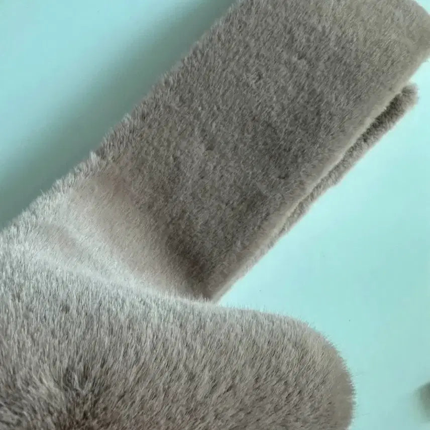 [BUNJANG] LIST Pink Fur Muffler / LIST 리스트 핑크 퍼 머플러
