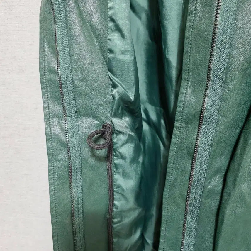 [BUNJANG] Green Leather Hooded Vest / 녹색 후드 레더 조끼