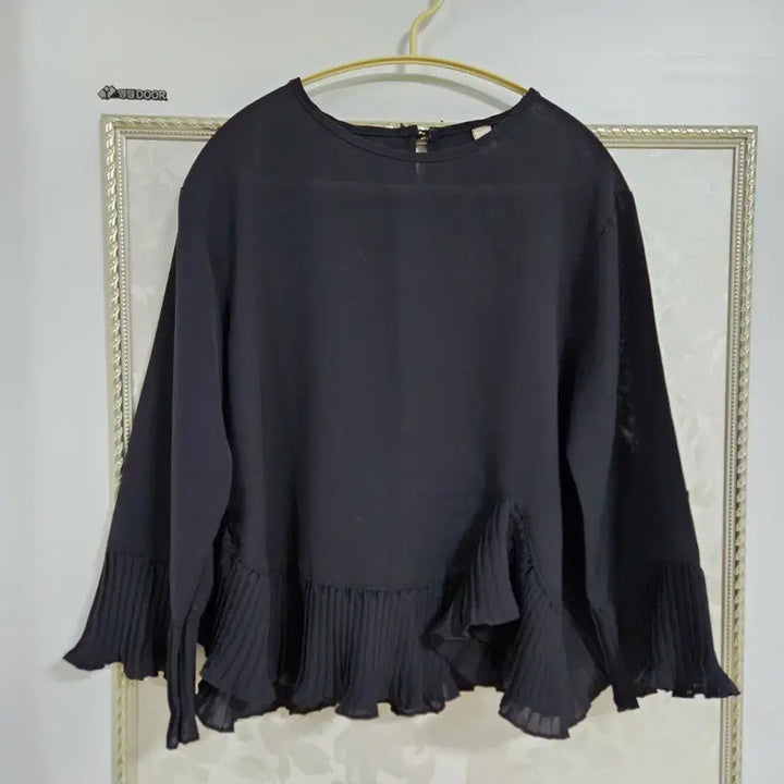 [BUNJANG] Black Pleated Frill Blouse / 미착용 블랙 플리츠 프릴 블라우스