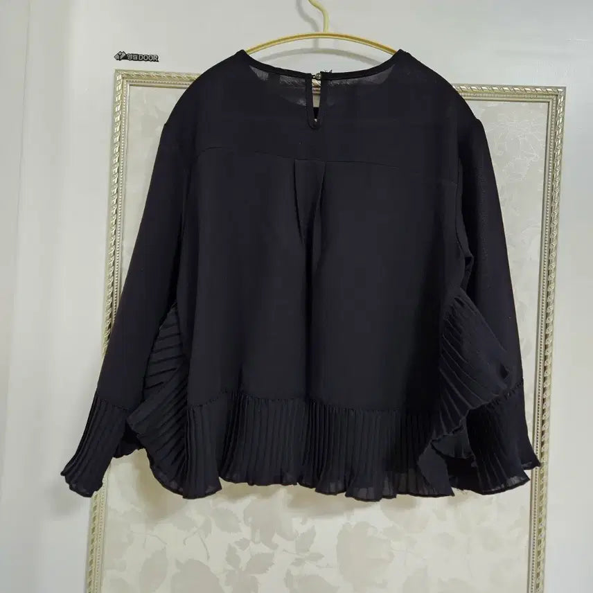 [BUNJANG] Black Pleated Frill Blouse / 미착용 블랙 플리츠 프릴 블라우스