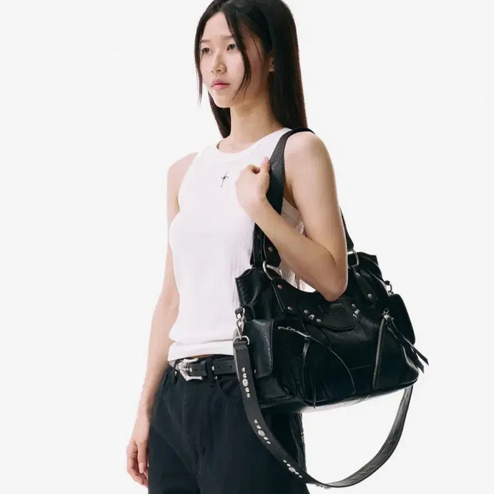 [BUNJANG] LE SSERAFIM Kazuha Leather Shoulder Bag Black / 이우가마카라스 레더 숄더 백 블랙