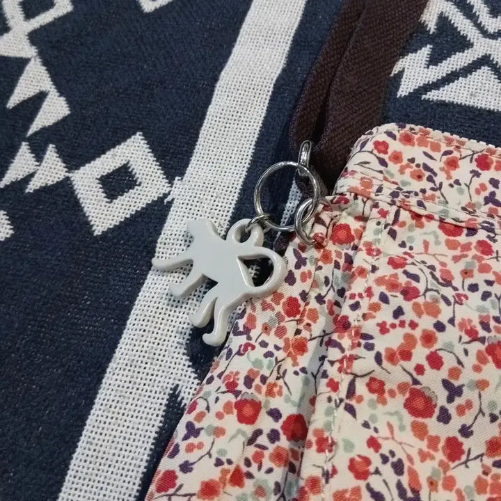 [BUNJANG] Kipling Floral Pattern Y2K Kitsch Shoulder Bag / 키플링 화이트 레드 플라워 플로랄 패턴 멀티포켓 몽키 키링 Y2K 키치