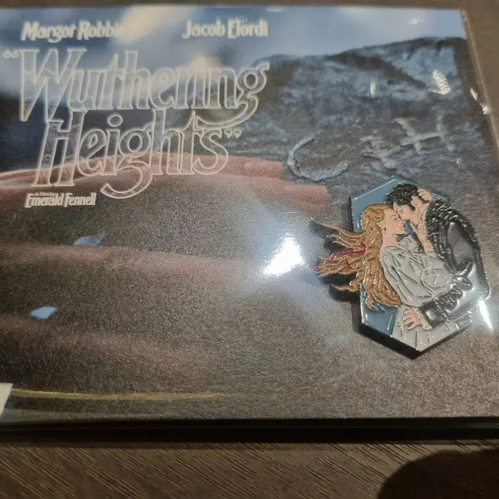 [BUNJANG] Seventeen Wuthering Heights Badge & Postcard Package / 폭풍의 언덕 뱃지 + 엽서 패키지