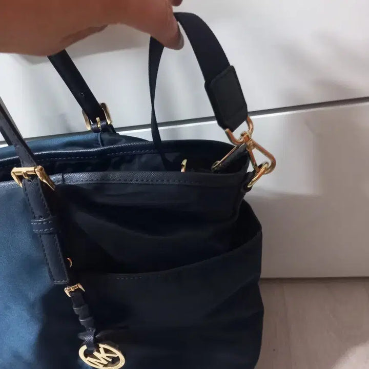 [BUNJANG] Michael Kors Fabric Shoulder Bag (Navy) / 마이클코어스 정품. 패브릭 숄더백. 네이비