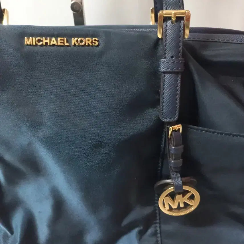 [BUNJANG] Michael Kors Fabric Shoulder Bag (Navy) / 마이클코어스 정품. 패브릭 숄더백. 네이비