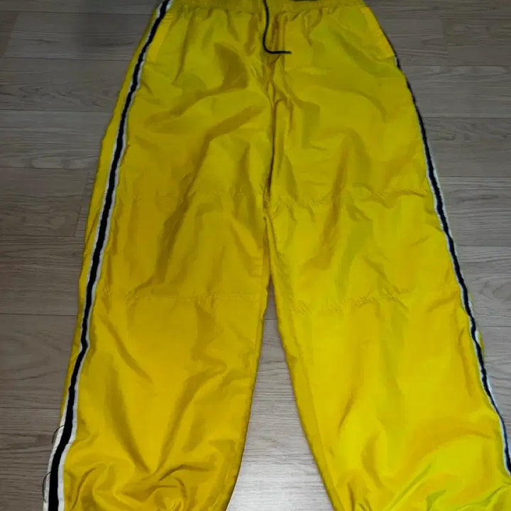 [BUNJANG] Yellow Side Line Training Pants L / 옐로우 사이드라인 트레이닝 바지 L