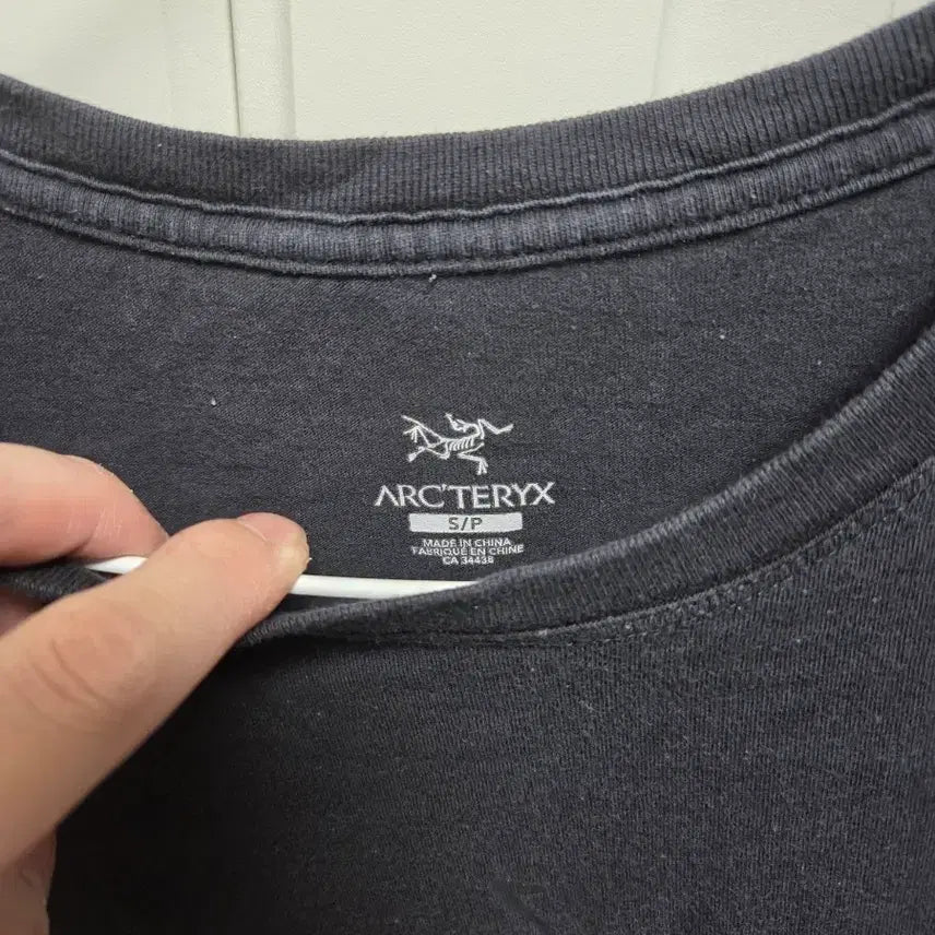 [BUNJANG] Arc'teryx Big Logo Black T-shirt / 아크테릭스 빅 로고 프린팅 블랙 티셔츠 S(95)