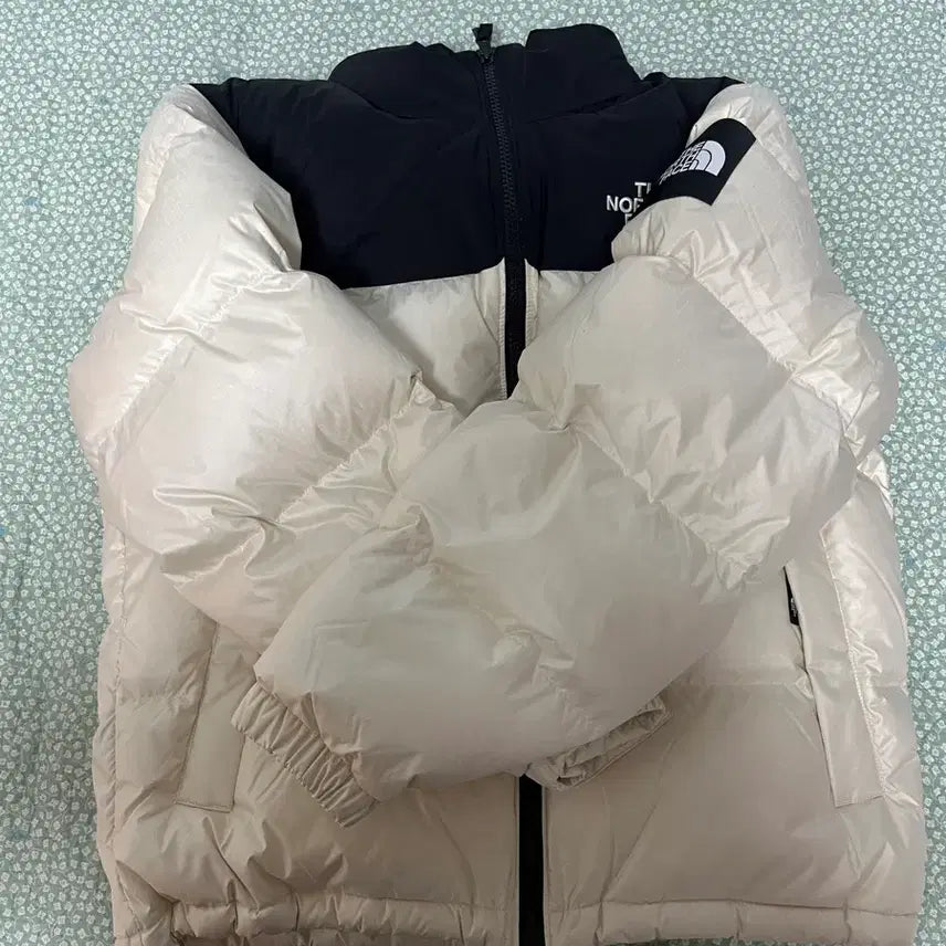 [BUNJANG] Nuptse White Label Beige Cream Jacket / 눕시 화이트라벨 베이지크림 L