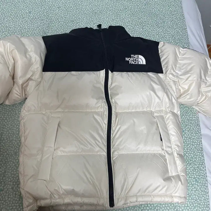 [BUNJANG] Nuptse White Label Beige Cream Jacket / 눕시 화이트라벨 베이지크림 L