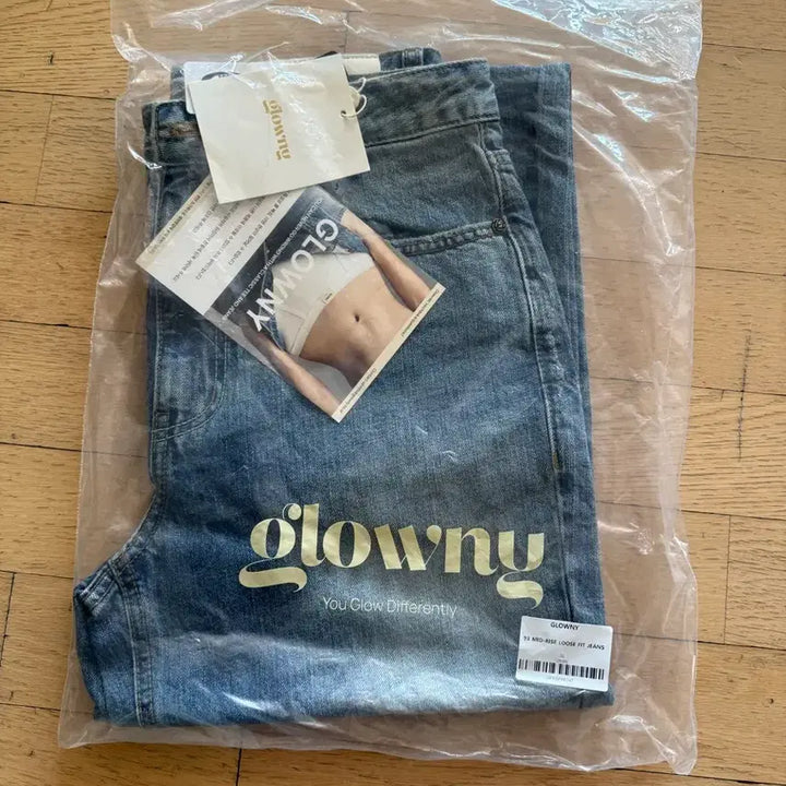 [BUNJANG] GLOWNY 93 Mid-Rise Loose Fit Jeans (Blue) / 글로니 93 MID-RISE LOOSE FIT JEANS (BLUE)