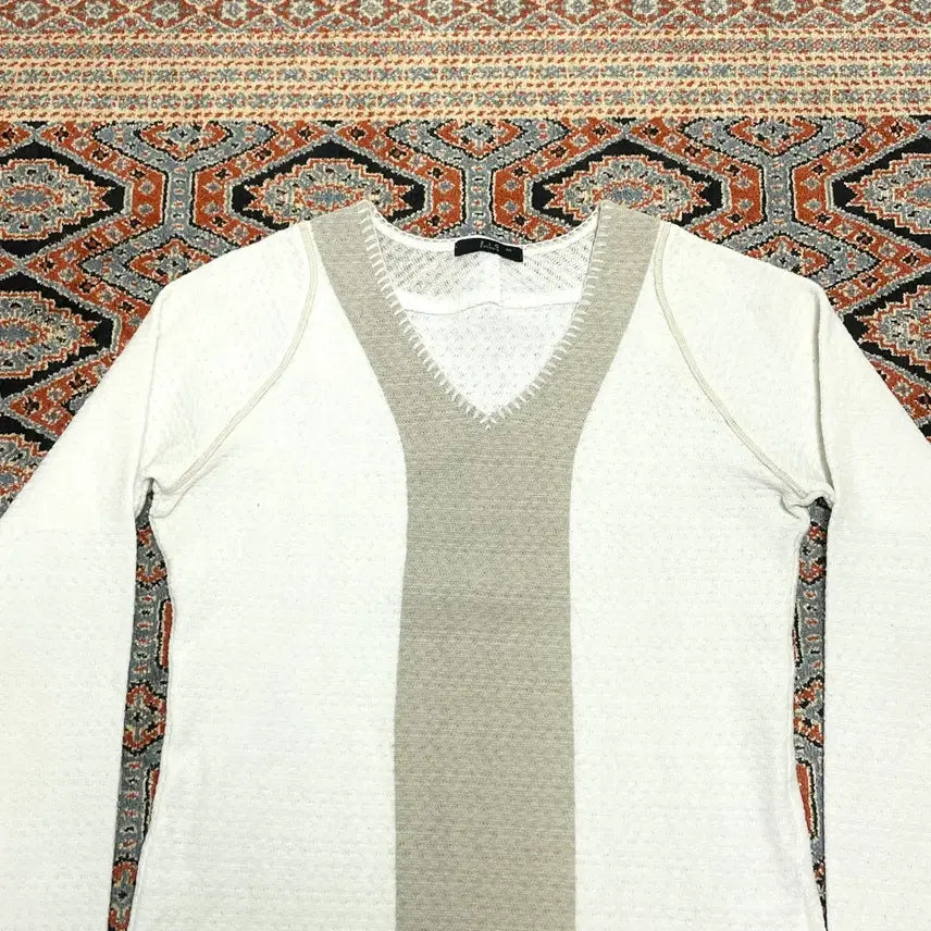 [BUNJANG] ZIOSONGZIO Ivory V-Neck T-Shirt Women's 100 / 지오송지오 아이보리 브이넥 티셔츠 여성100