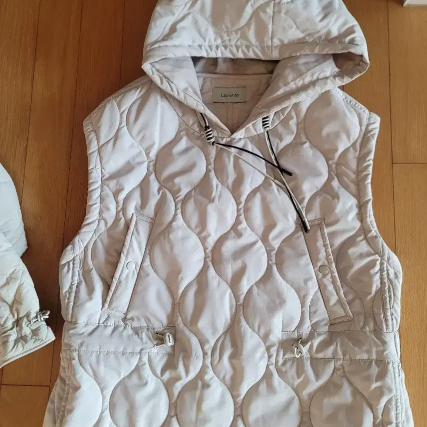 [BUNJANG] Lacienco Quilted Hooded Vest Ivory / Lacienco 퀼팅 후드 베스트 아이보리