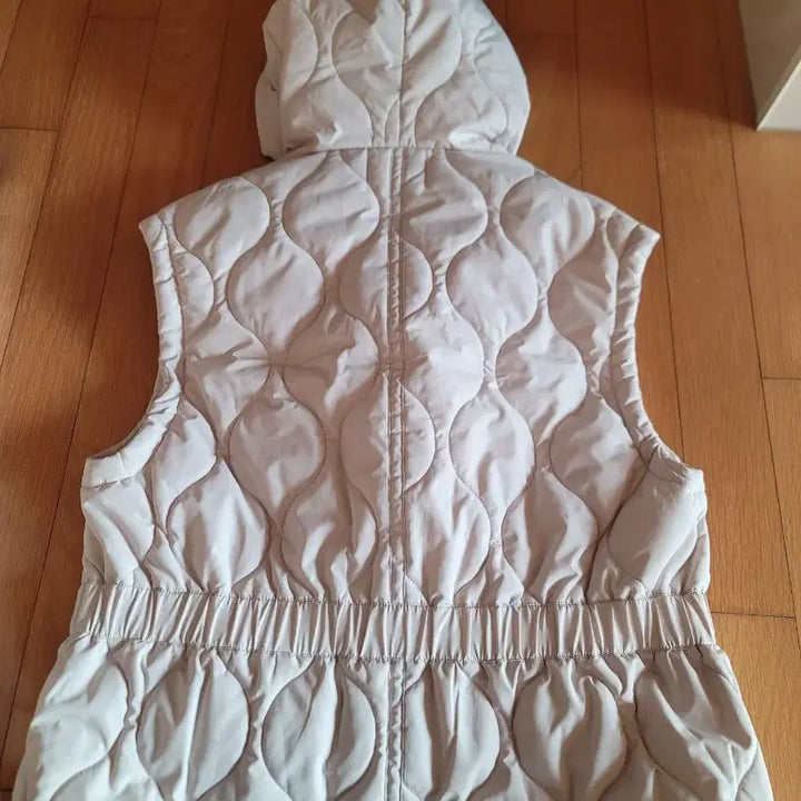 [BUNJANG] Lacienco Quilted Hooded Vest Ivory / Lacienco 퀼팅 후드 베스트 아이보리