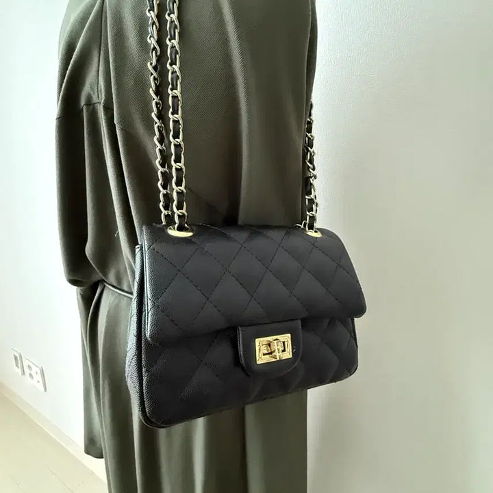 [BUNJANG] Black Quilted Chain Mini Crossbody Bag / 블랙 퀼팅 체인백 미니백 스타일